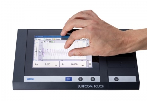 SURFCOM-TOUCH_hüvelykes érintőképernyővel_ACCRETECH